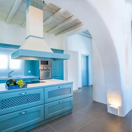 Paros Sleeps 6 Pool Air Con Wifi